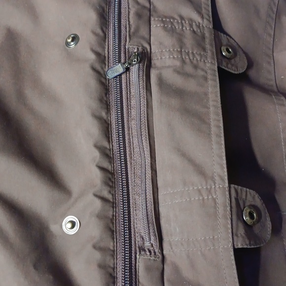 Betty Rides Snowboard Jacket w/ Detachable Fur Hood - Picture 6 of 10